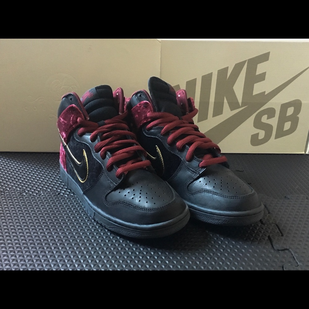 Nike SB Dunk High Premium Bloody Sunday DEADSTOCK